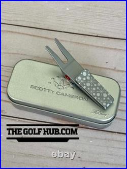 NEW Scotty Cameron 2023 Holiday- Light Gray Pivot Tool with Case